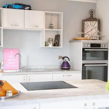 بيت للعطل Orchard House, With Hot Tub, Games & Parking