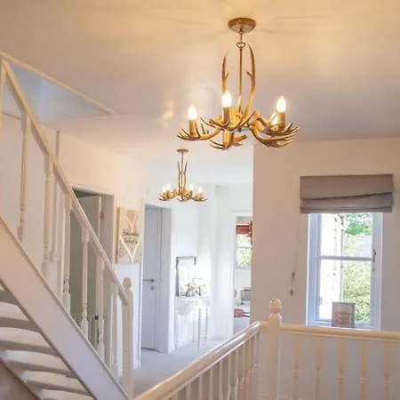 Orchard House, With Hot Tub, Games & Parking بيت للعطل