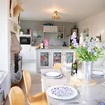Orchard House, With Hot Tub, Games & Parking Σπίτι διακοπών
