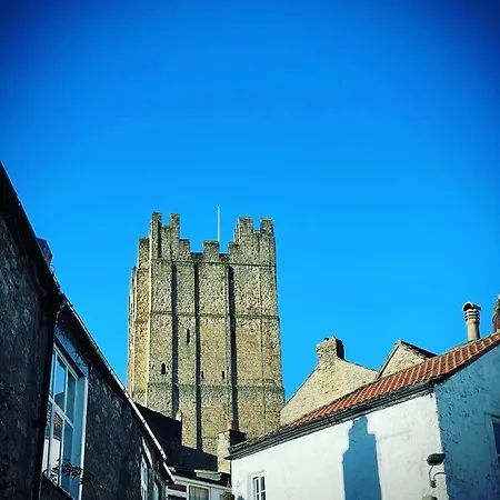 Holiday home Orchard House, With Hot Tub, Games & Parking *