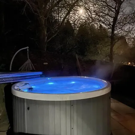 Orchard House, With Hot Tub, Games & Parking