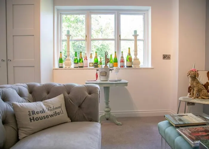 Holiday home Orchard House, With Hot Tub, Games & Parking *