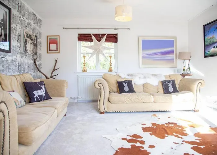 Orchard House, With Hot Tub, Games & Parking