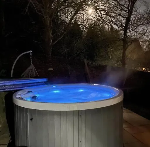 Orchard House, With Hot Tub, Games & Parking