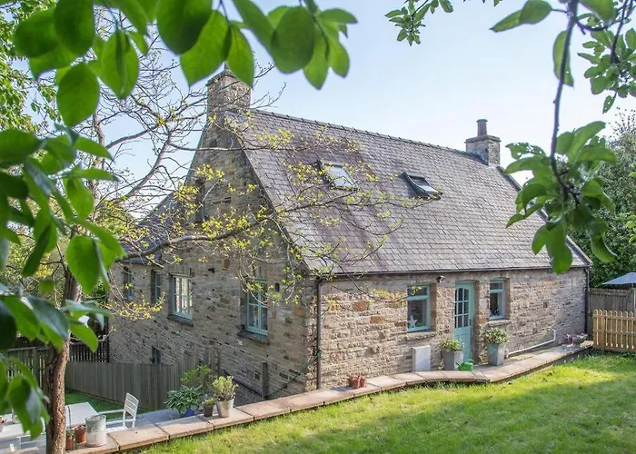 Orchard House, With Hot Tub, Games & Parking Holiday home