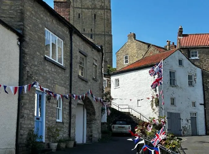 Holiday home Orchard House, With Hot Tub, Games & Parking *
