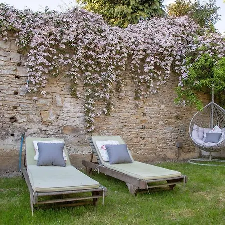 Orchard House, With Hot Tub, Games & Parking *