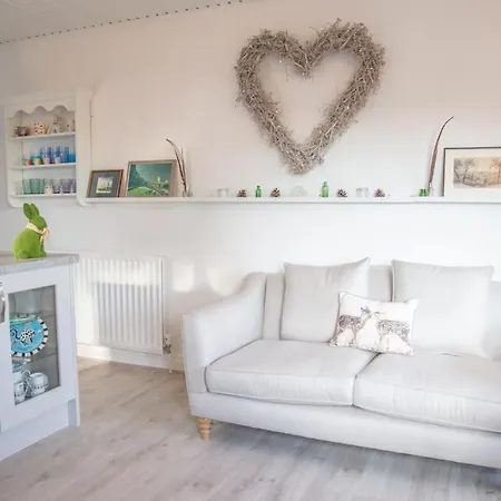 Orchard House, With Hot Tub, Games & Parking 度假居 里士满