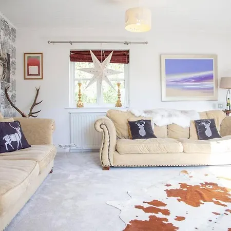 Orchard House, With Hot Tub, Games & Parking