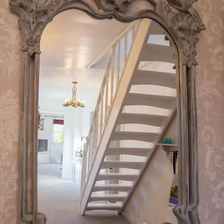 Orchard House, With Hot Tub, Games & Parking 度假居 里士满